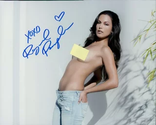 Raquel Pomplun autograph