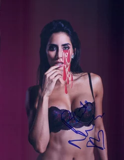 Paola Nunez autograph