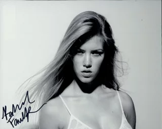 Rachel Faulkner autograph