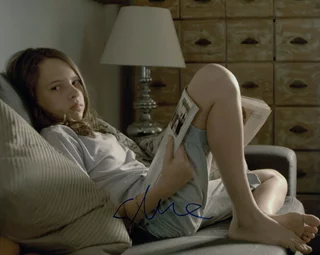 Shira Haas autograph