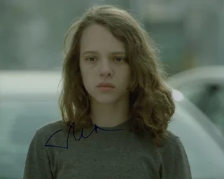 Shira Haas autograph