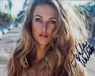 Ashlee Willis autograph