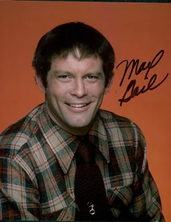 Max Gail autograph