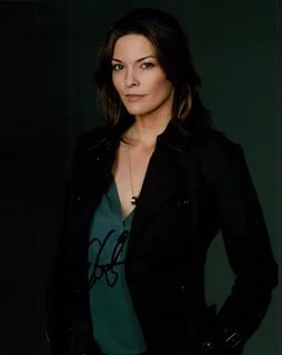 Alana De La Garza autograph