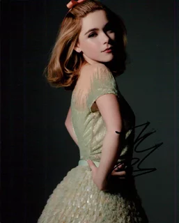 Kiernan Shipka autograph