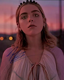 Kiernan Shipka autograph