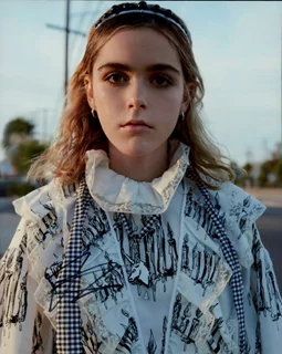 Kiernan Shipka autograph