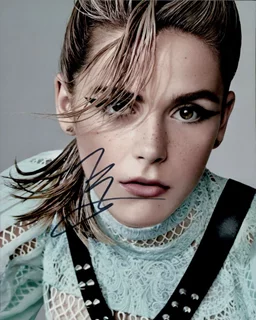 Kiernan Shipka autograph