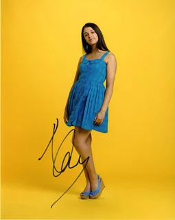 Naomi Scott autograph