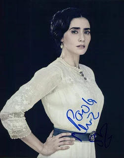 Paola Nunez autograph