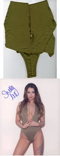 Shelly Lee autograph