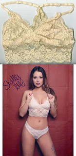 Shelly Lee autograph