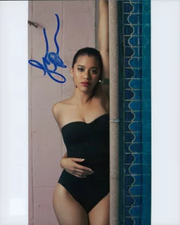 Jasmin Savoy Brown autograph