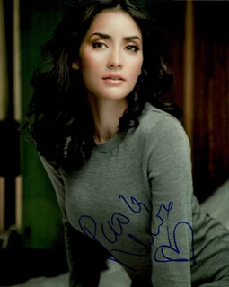 Paola Nunez autograph
