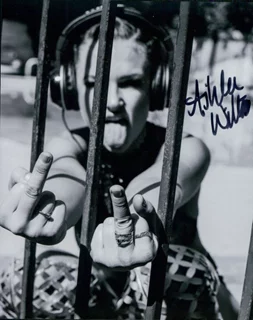 Ashlee Willis autograph