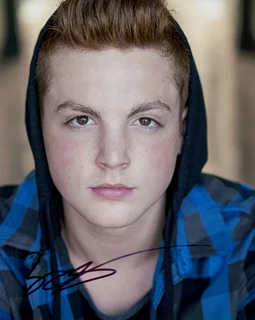 Zachary Conneen autograph
