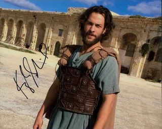 Kyle Schmid autograph