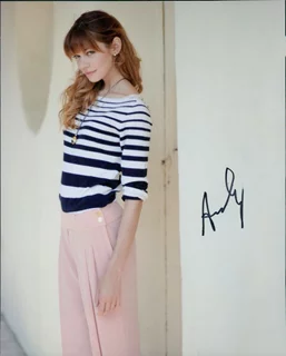 Analeigh Tipton autograph