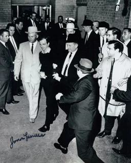 James Leavelle autograph