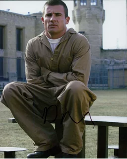 Dominic Purcell autograph