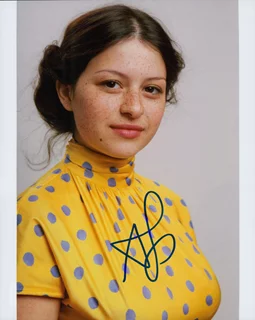 Alia Shawkat autograph