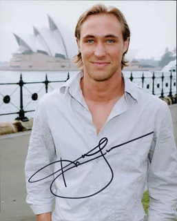 Kyle Lowder autograph