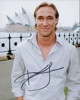 Kyle Lowder autograph