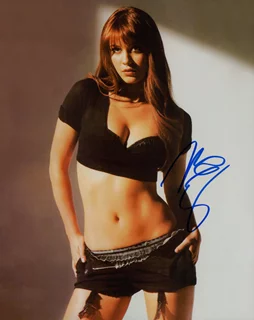 Mary Elizabeth Winstead autograph