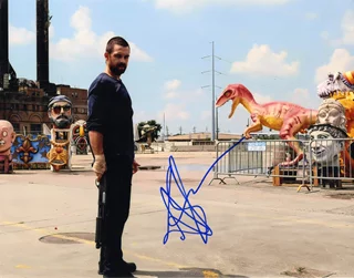 Antony Starr autograph