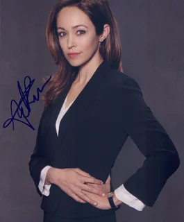 Autumn Reeser autograph