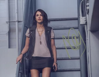Naomi Scott autograph