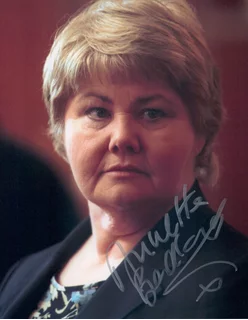 Annette Badland autograph