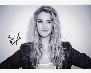 Yael Grobglas autograph