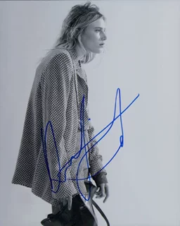 Dree Hemingway autograph