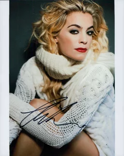 Chelsea Leyland autograph