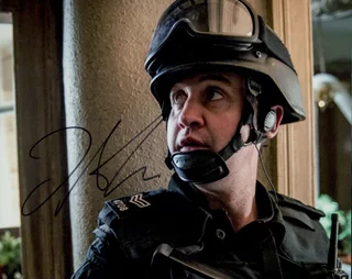 Daniel Mays autograph