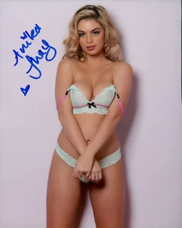 Anika Shay autograph