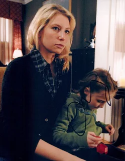 Ari Graynor autograph