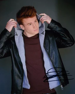 Justin Tinucci autograph