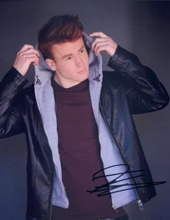 Justin Tinucci autograph