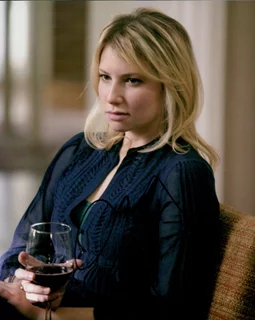 Ari Graynor autograph