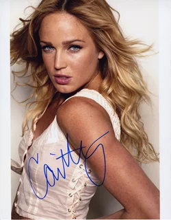 Caity Lotz autograph