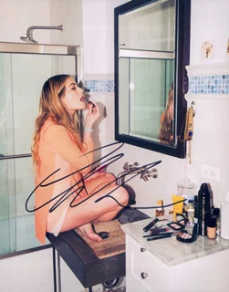 Chelsea Leyland autograph