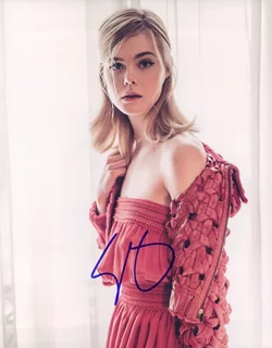 Elle Fanning autograph