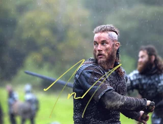 Travis Fimmel autograph