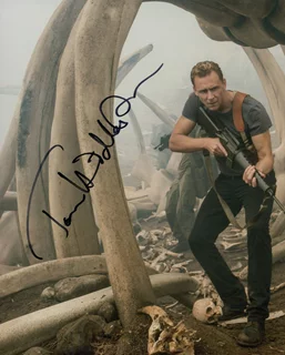 Tom Hiddleston autograph
