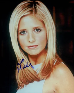 Sarah Michelle Gellar autograph