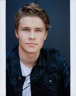 Logan Shroyer autograph