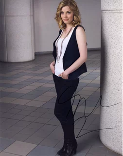 Gillian Jacobs autograph