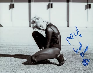 Ava Capra autograph